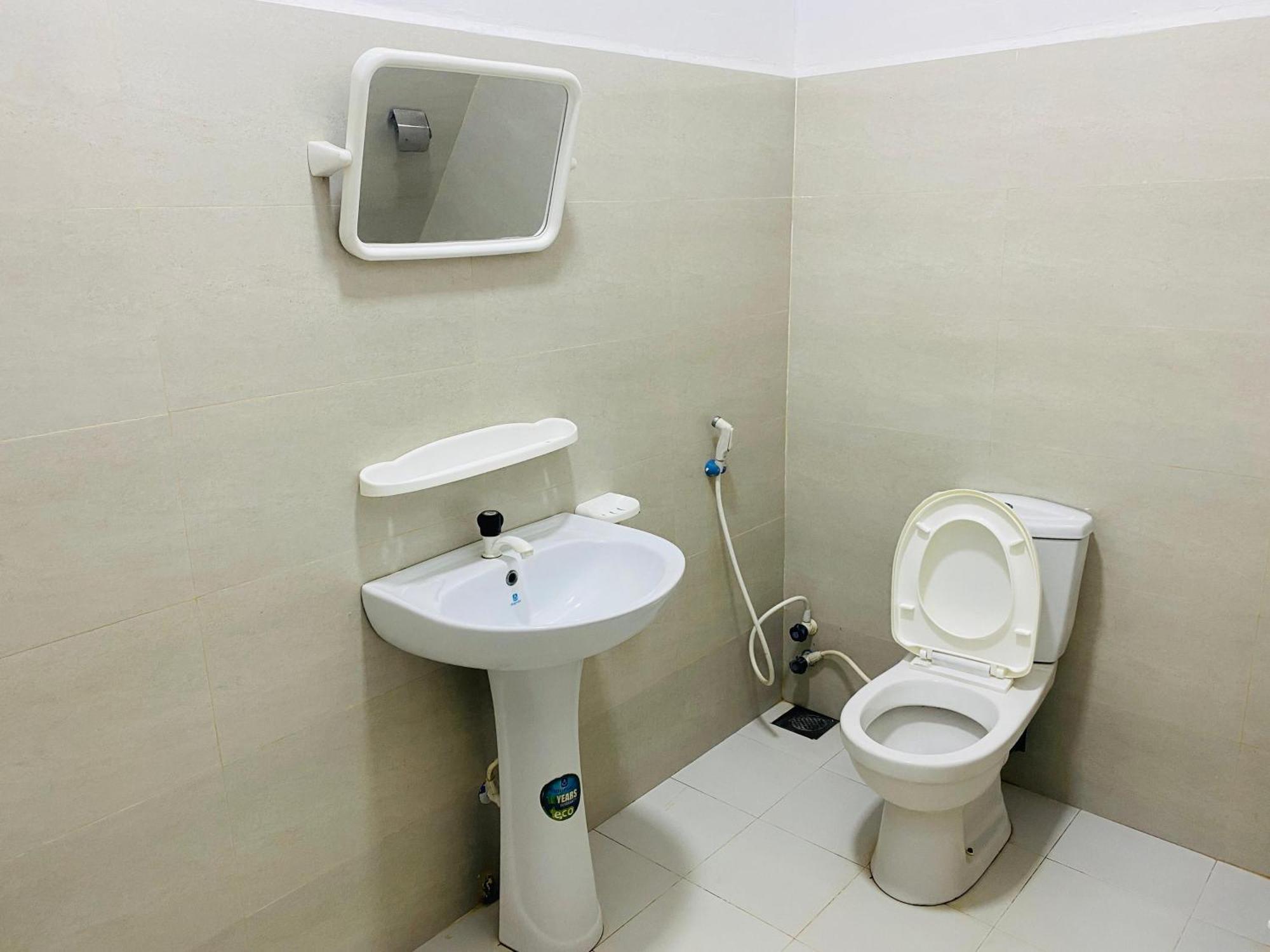 White Villa Hotel Trincomalee Bagian luar foto