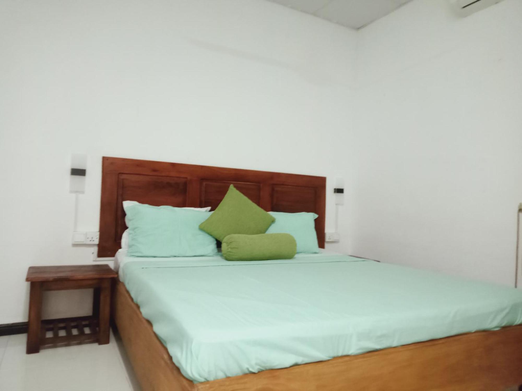 White Villa Hotel Trincomalee Bagian luar foto